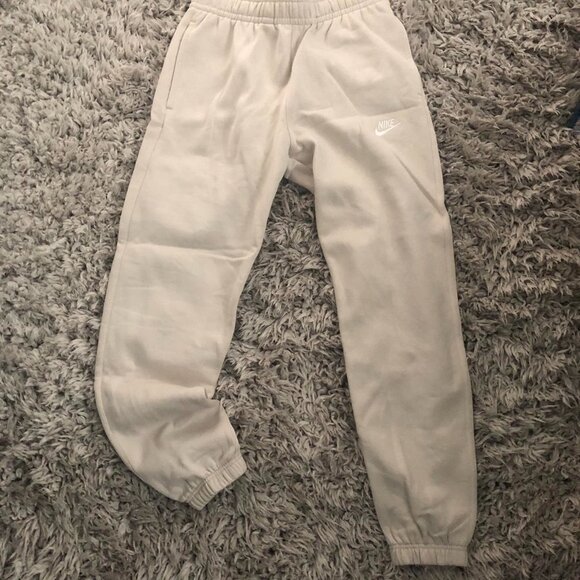 Cream Nike sweatpants with elastic waistband - Picture 2 of 6